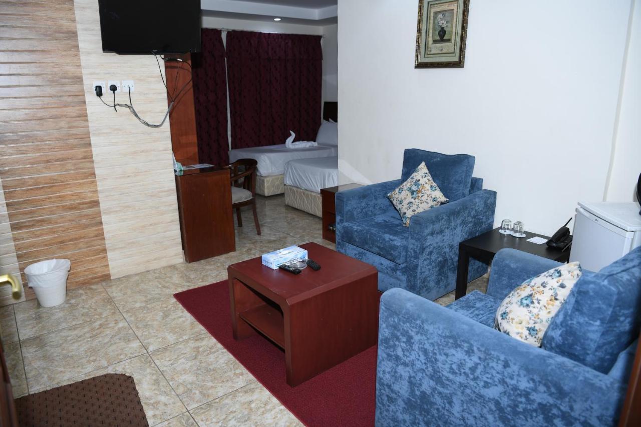 Continental Suite Farwaniya Kuwait City Exteriör bild
