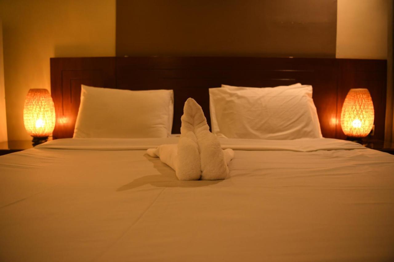 Continental Suite Farwaniya Kuwait City Exteriör bild