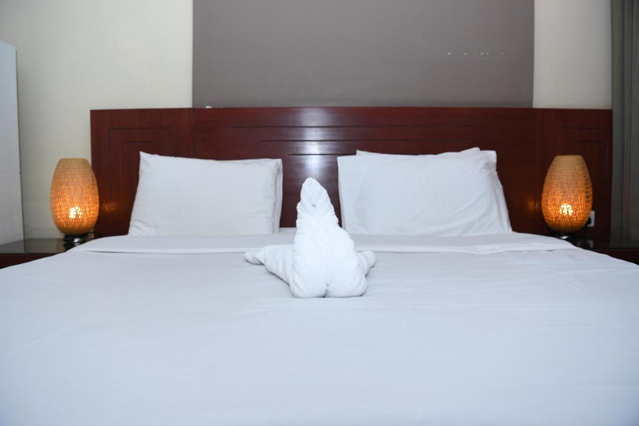 Continental Suite Farwaniya Kuwait City Exteriör bild