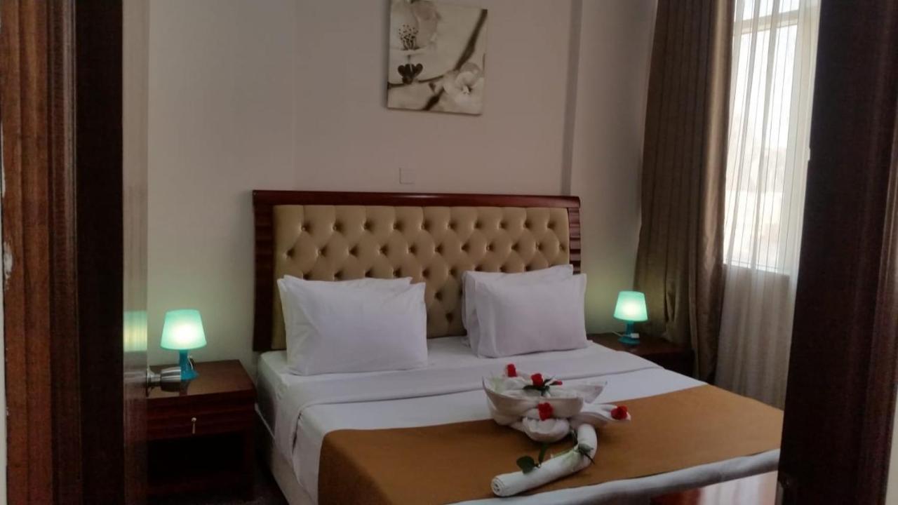 Continental Suite Farwaniya Kuwait City Exteriör bild