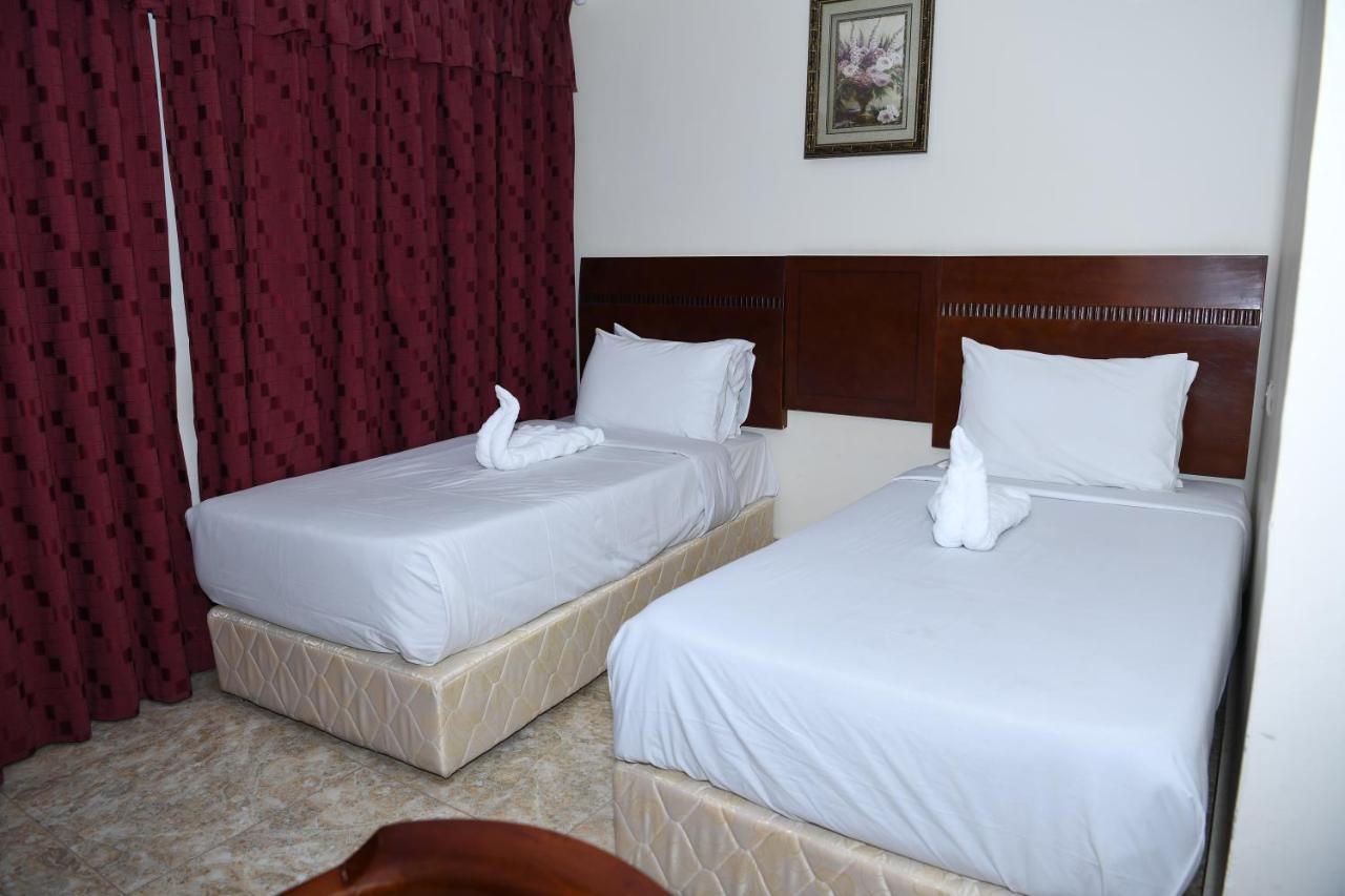 Continental Suite Farwaniya Kuwait City Exteriör bild