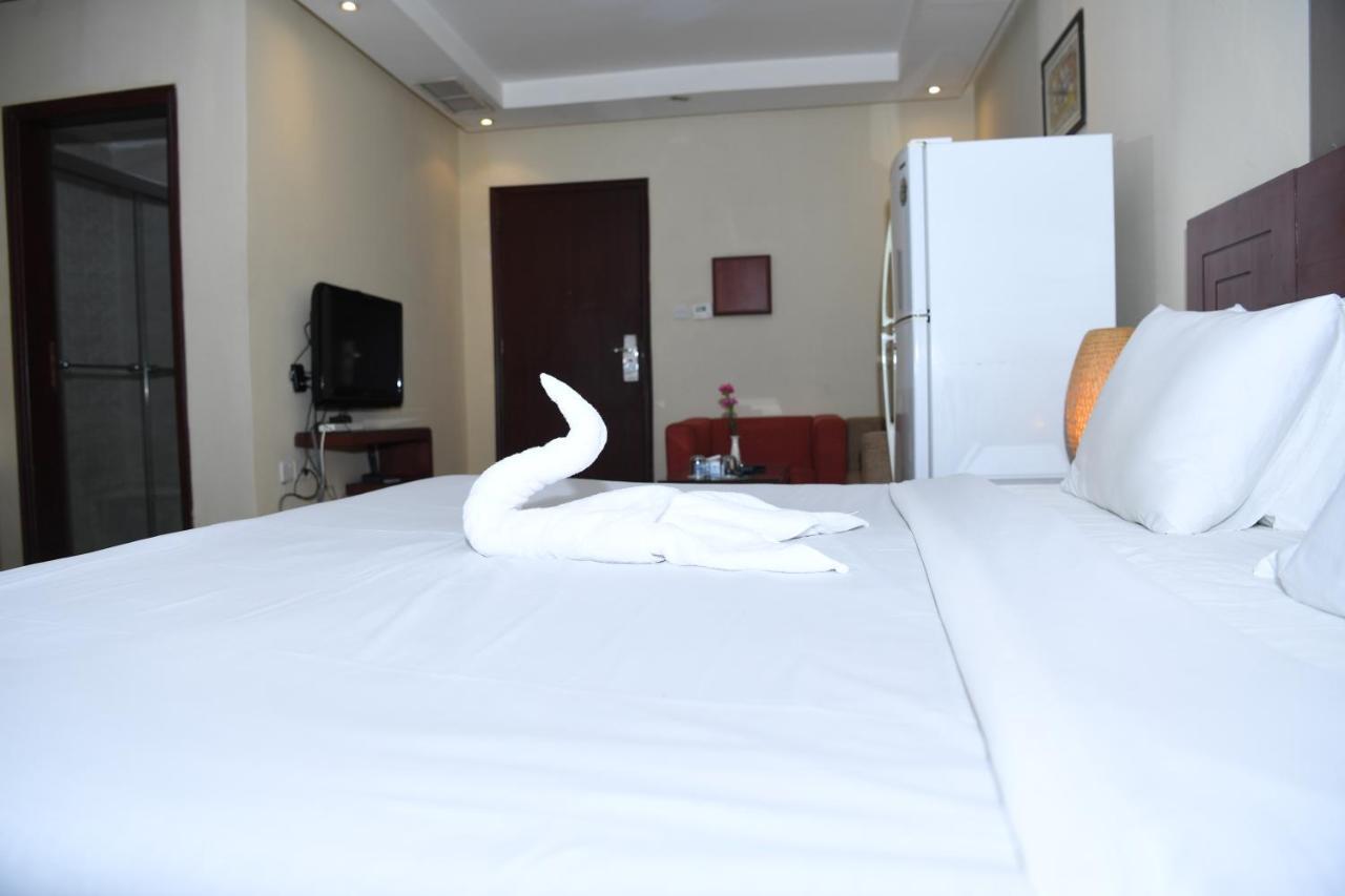 Continental Suite Farwaniya Kuwait City Exteriör bild