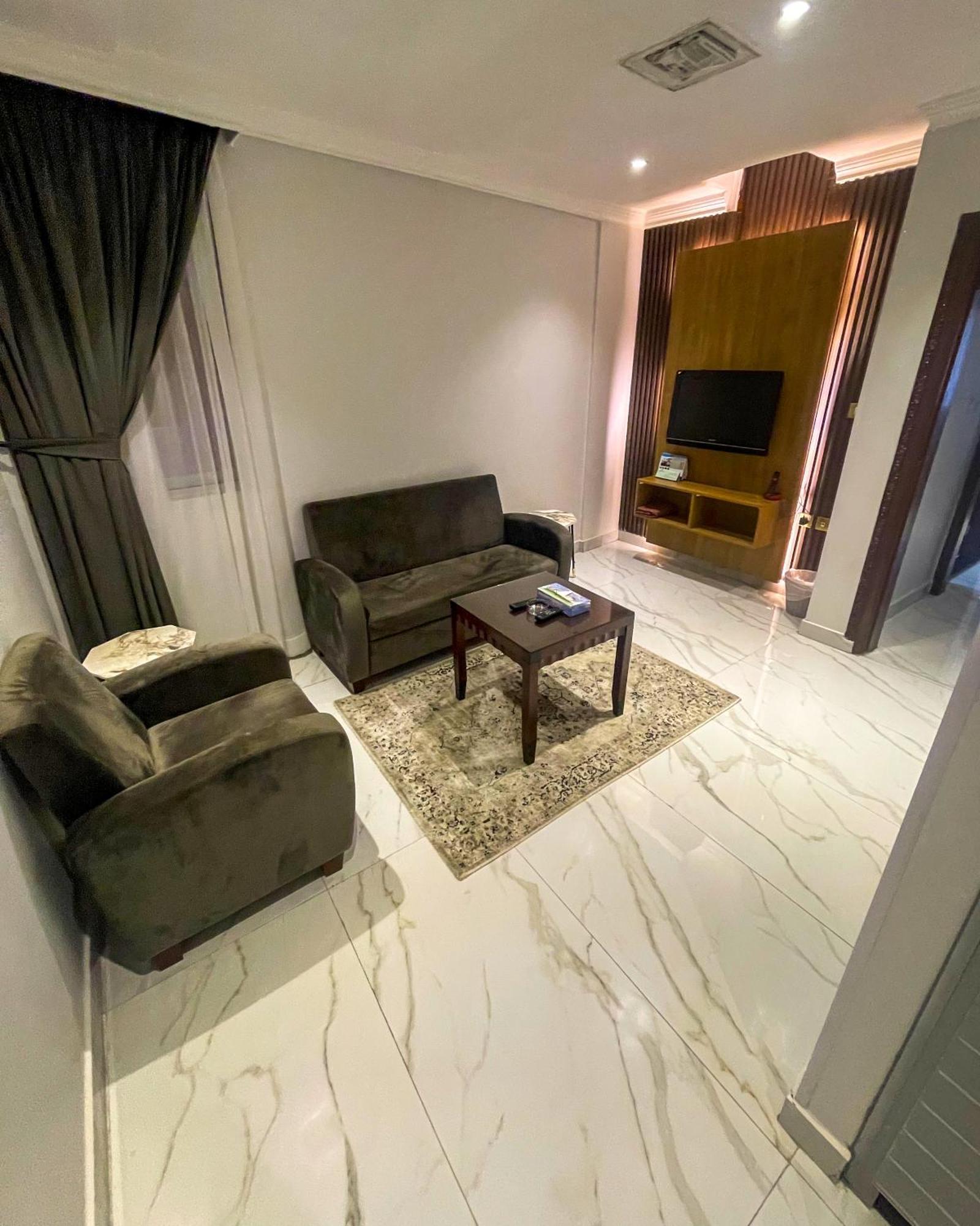 Continental Suite Farwaniya Kuwait City Exteriör bild
