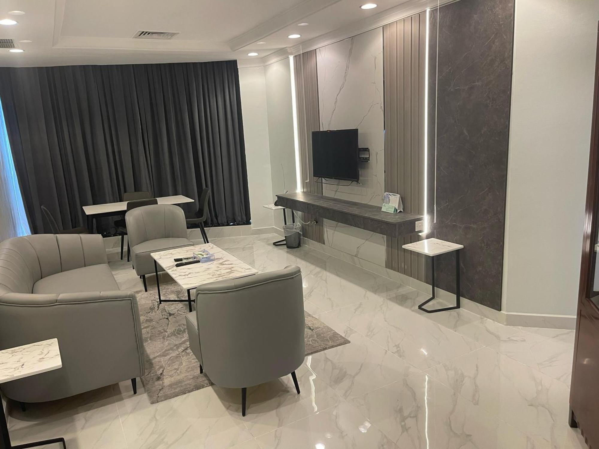 Continental Suite Farwaniya Kuwait City Exteriör bild