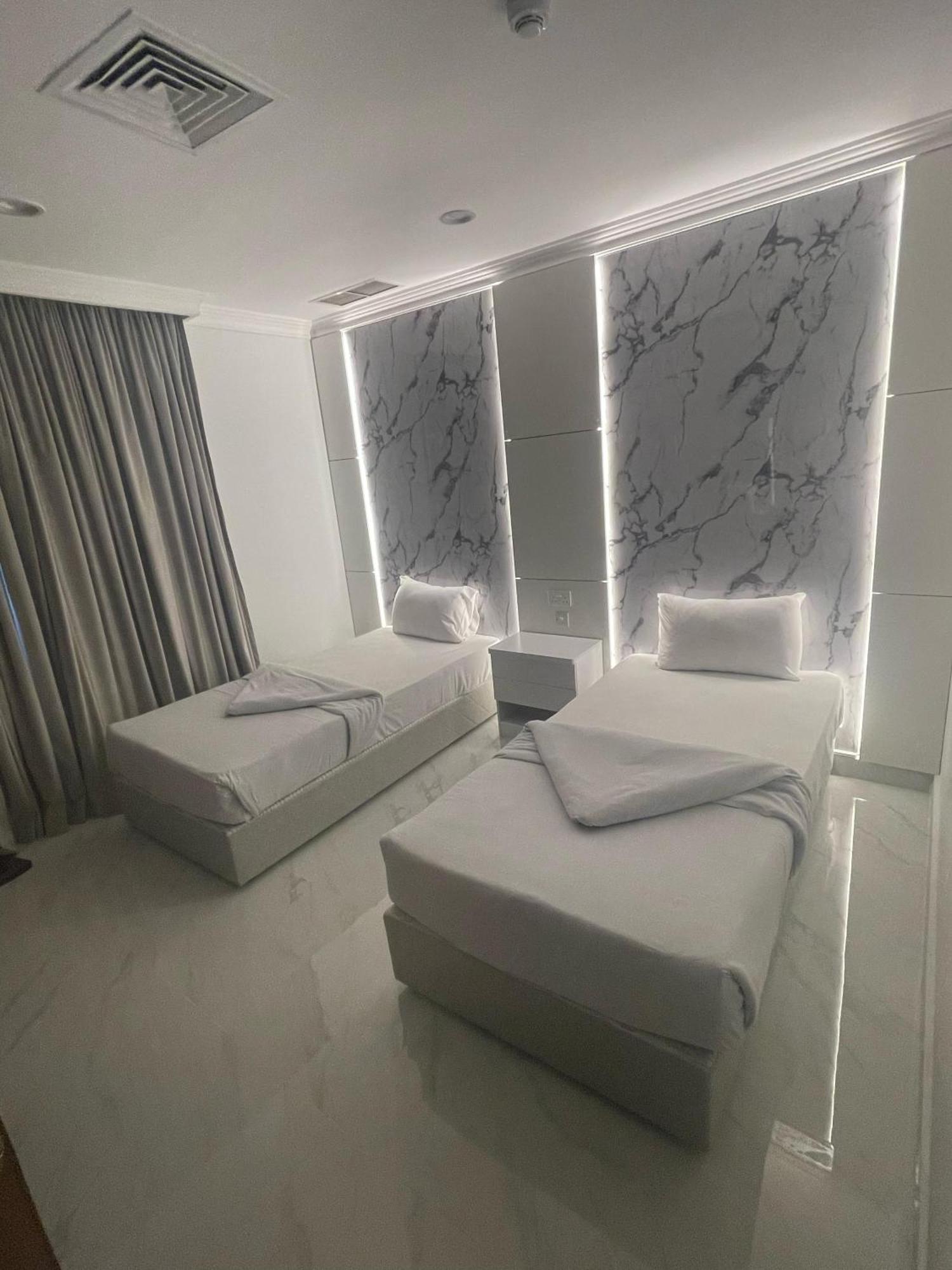 Continental Suite Farwaniya Kuwait City Exteriör bild