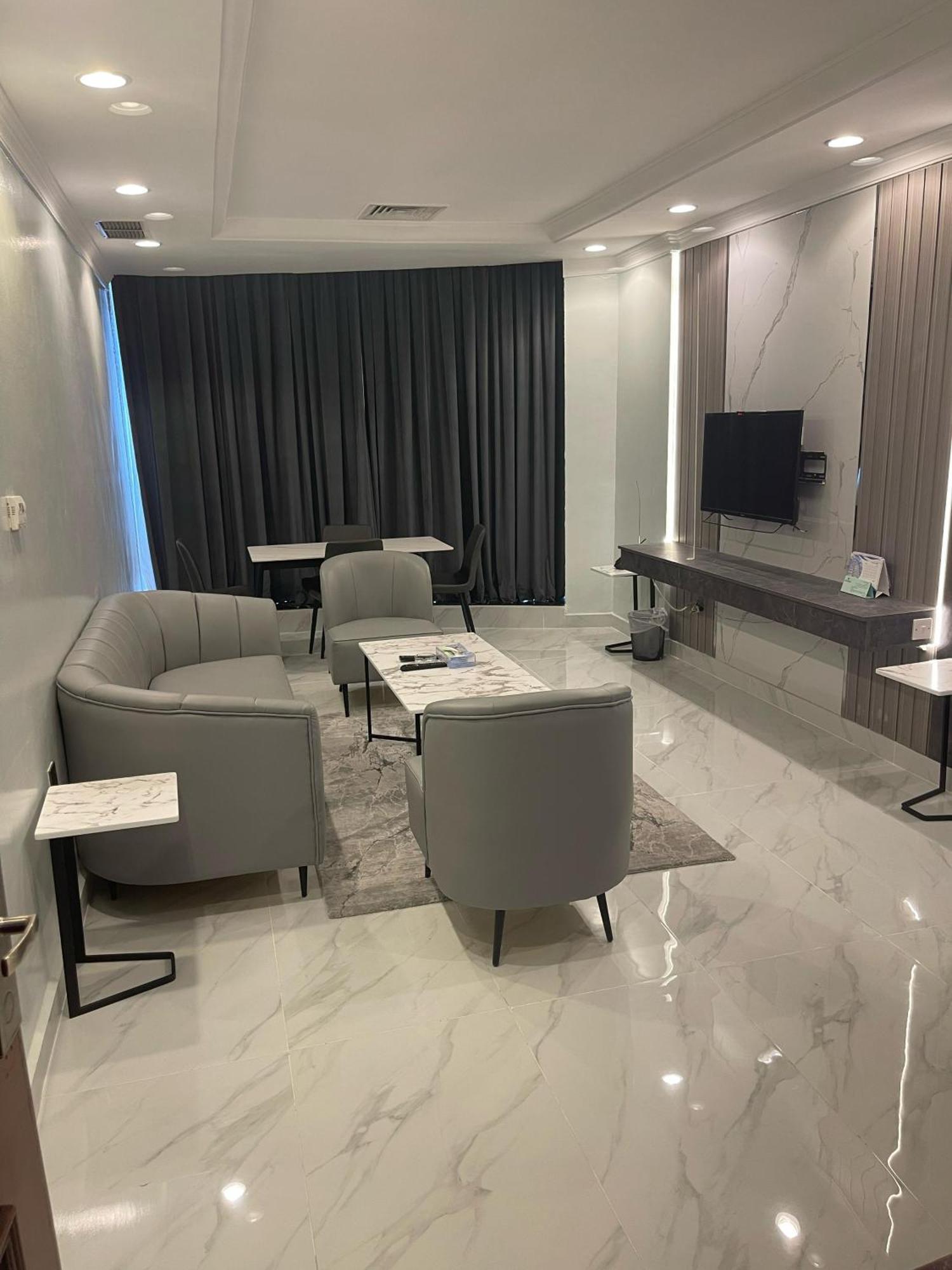 Continental Suite Farwaniya Kuwait City Exteriör bild