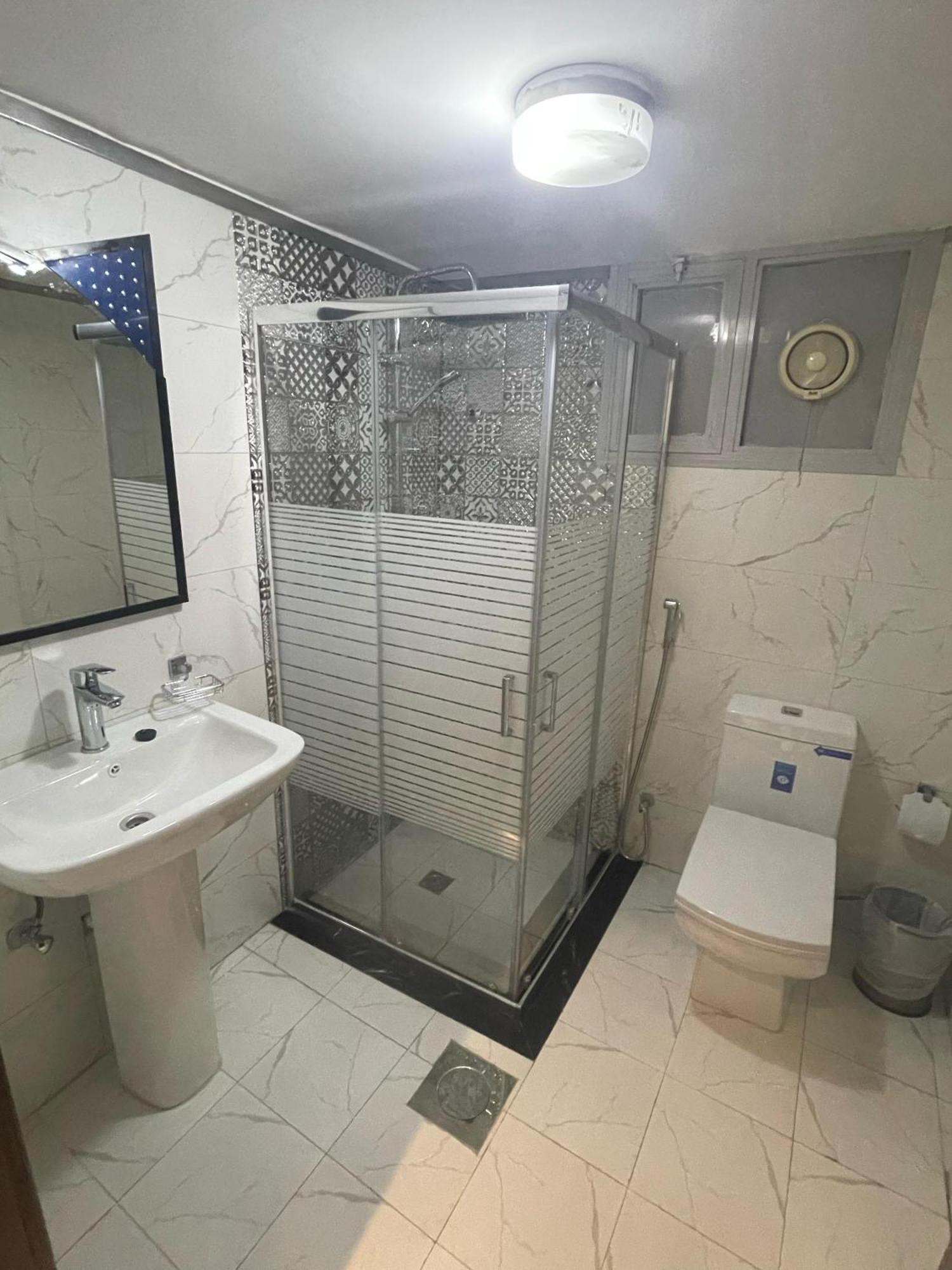 Continental Suite Farwaniya Kuwait City Exteriör bild