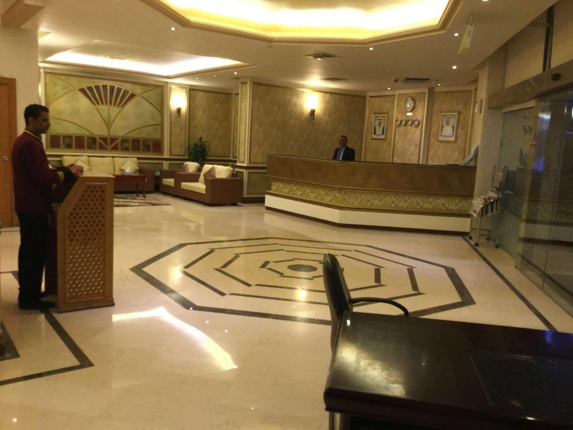 Continental Suite Farwaniya Kuwait City Exteriör bild