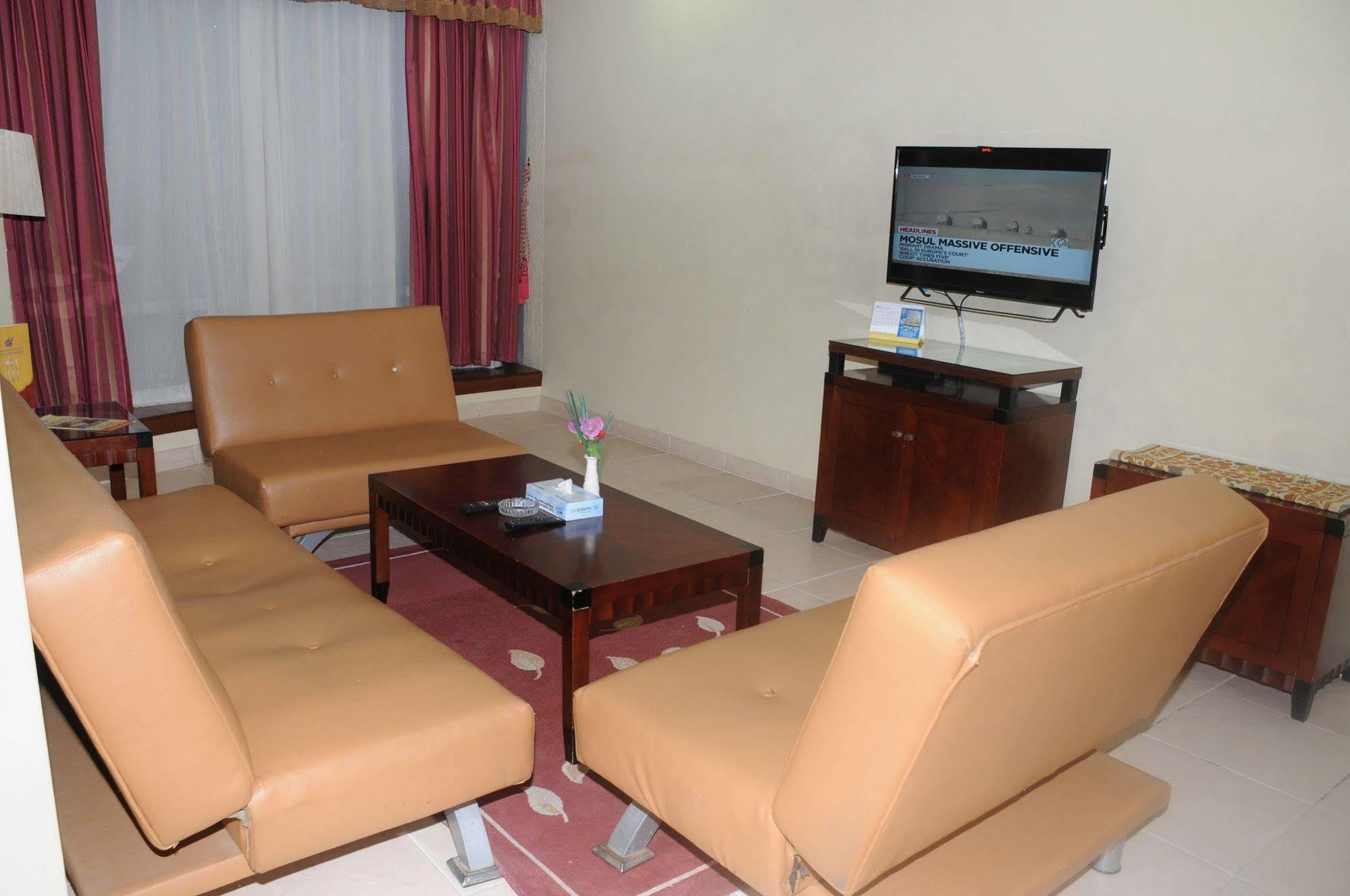 Continental Suite Farwaniya Kuwait City Exteriör bild