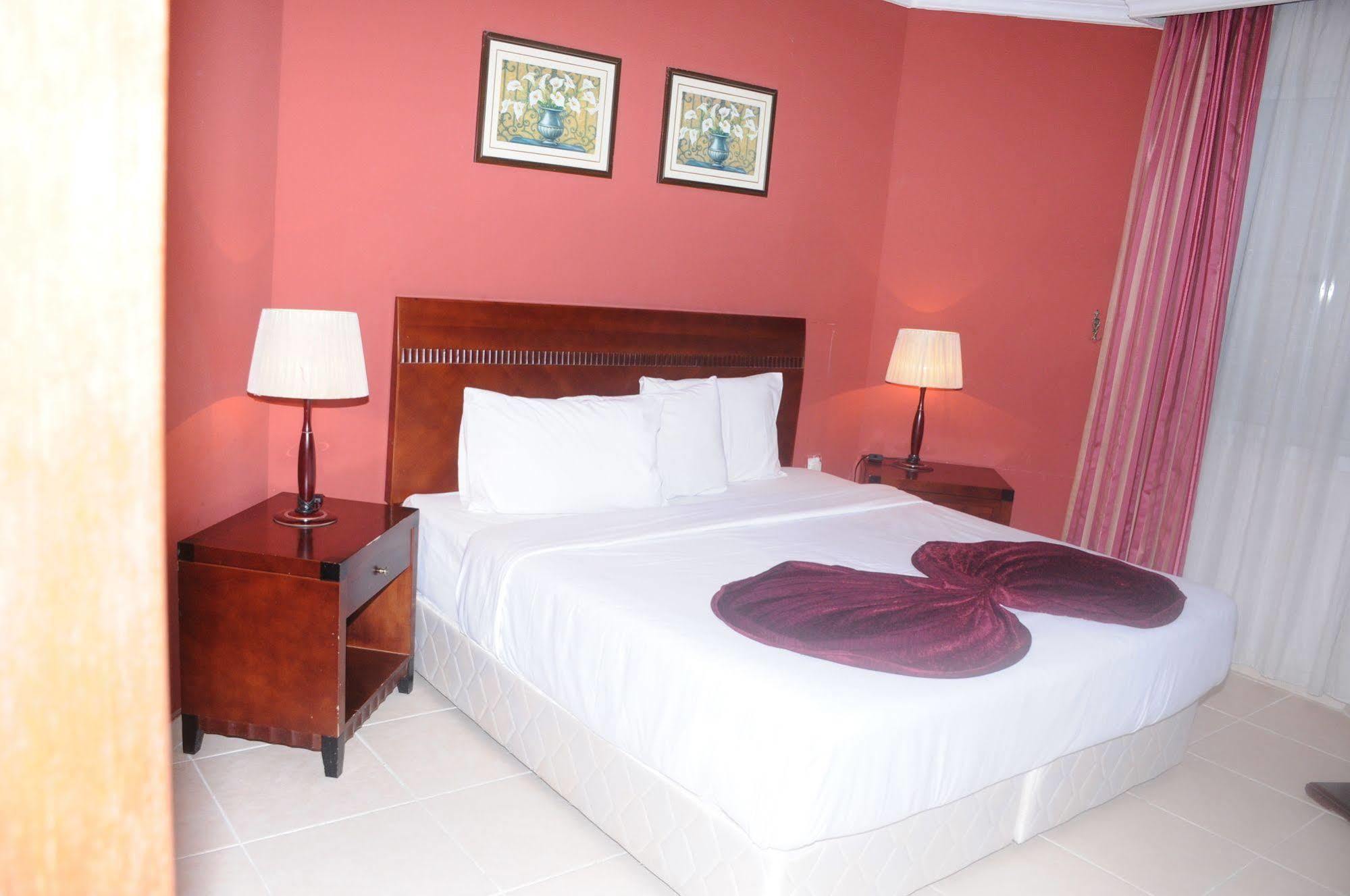 Continental Suite Farwaniya Kuwait City Exteriör bild