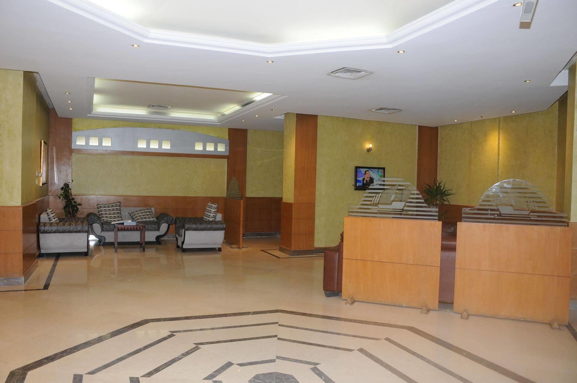 Continental Suite Farwaniya Kuwait City Exteriör bild